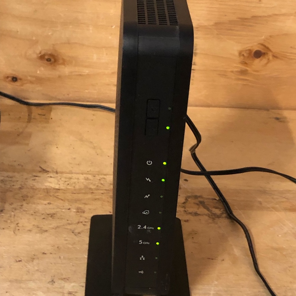 Netgear C3700V2 N600 WiFi Cable Modem Router 8x4 Download speeds - Picture 9 of 15